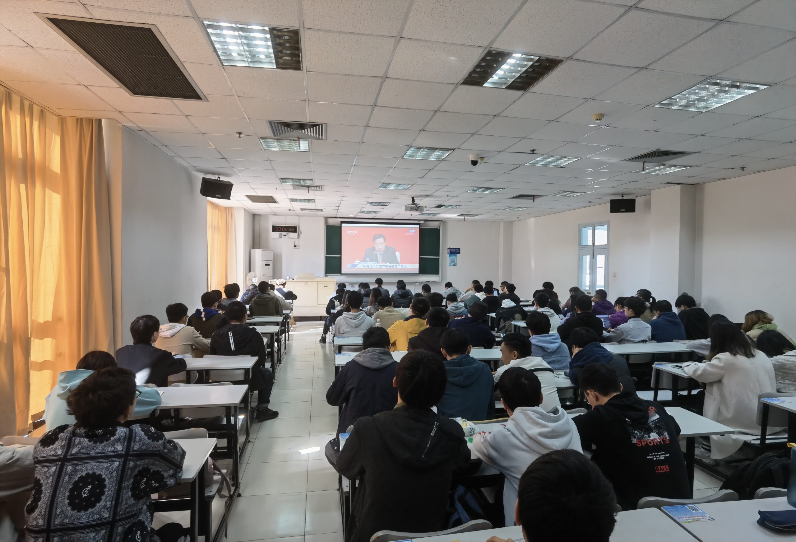计算机学院师生热议十九届六中全会-计算机学院